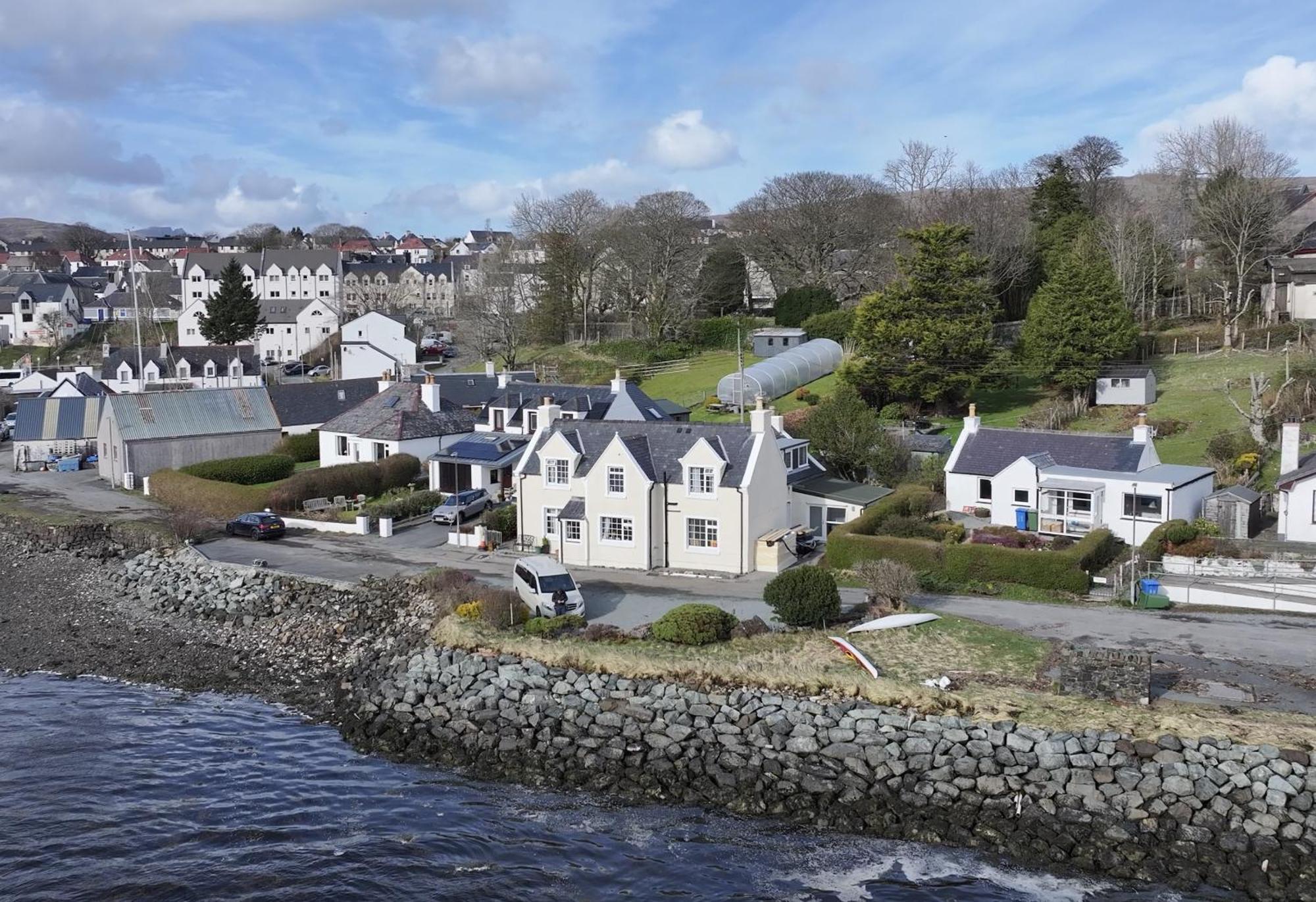Achnamara-Self Check In Hotel Portree Exterior photo