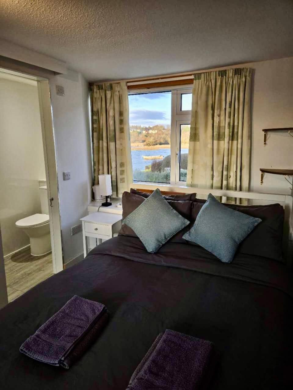Achnamara-Self Check In Hotel Portree Exterior photo